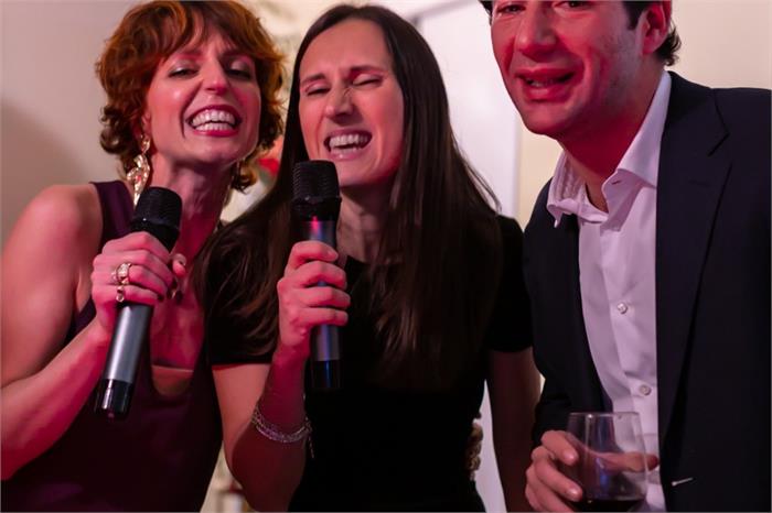 Sung Dinner in Milan: The Most Entertaining Format for a Night Out in the City