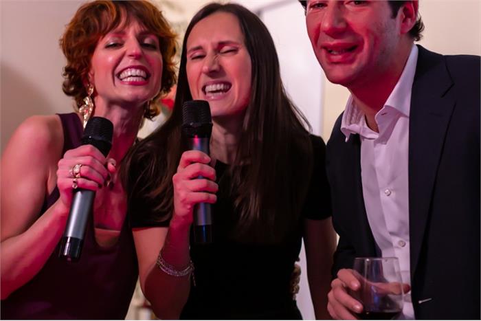 Sung Dinner in Milan: The Most Entertaining Format for a Night Out in the City